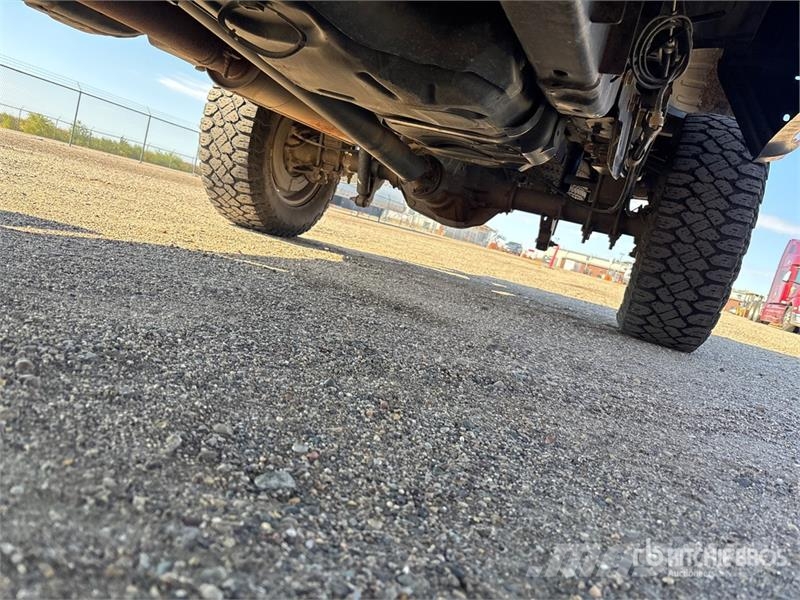 Ford F-250 XLT 4x4 Crew Cab Pickup Muu