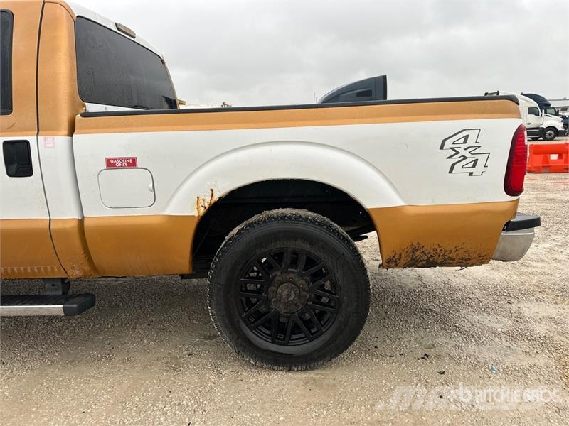 Ford F-250 XLT 4x4 Crew Cab Pickup Otros