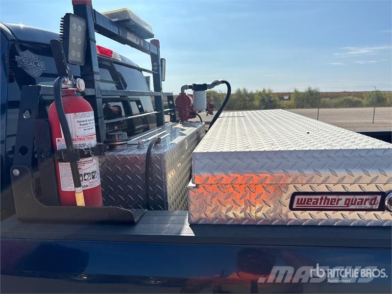 Ford F-250 XLT 4x4 Crew Cab Pickup Muu