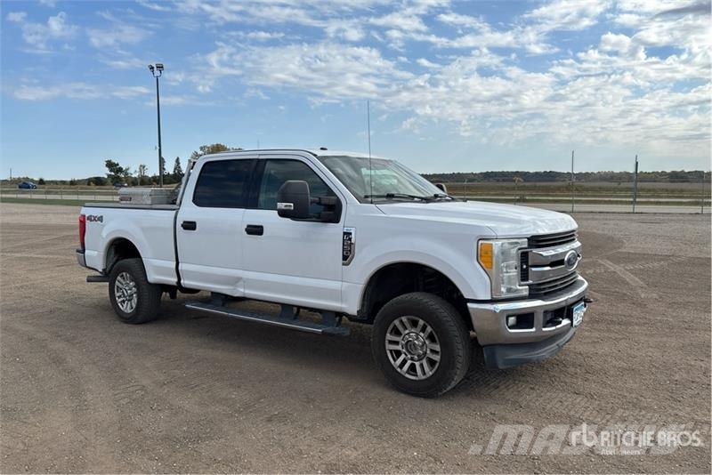 Ford F-250 XLT 4x4 Crew Cab Pickup Otras furgonetas