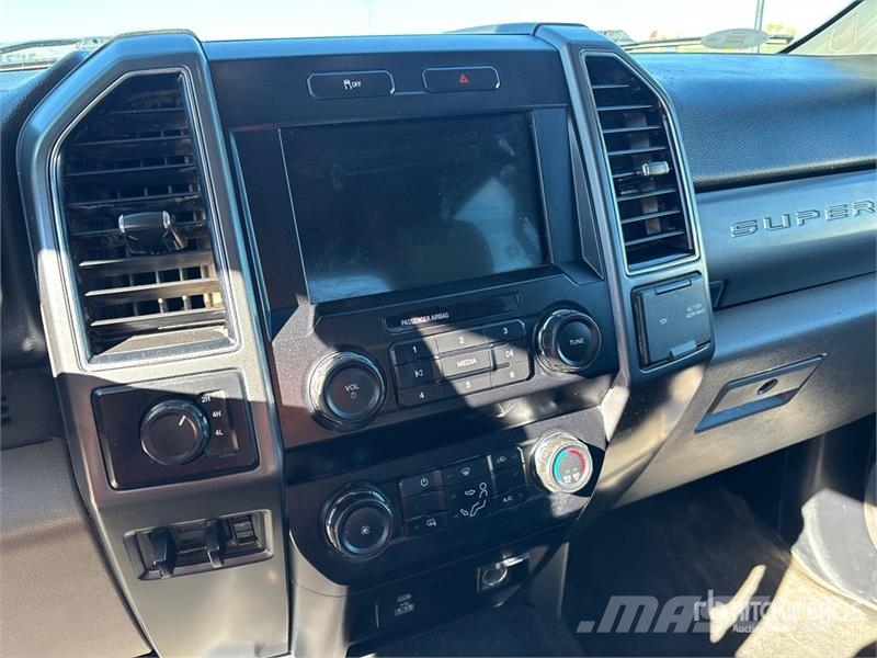 Ford F-250 XLT 4x4 Crew Cab Pickup Drugi