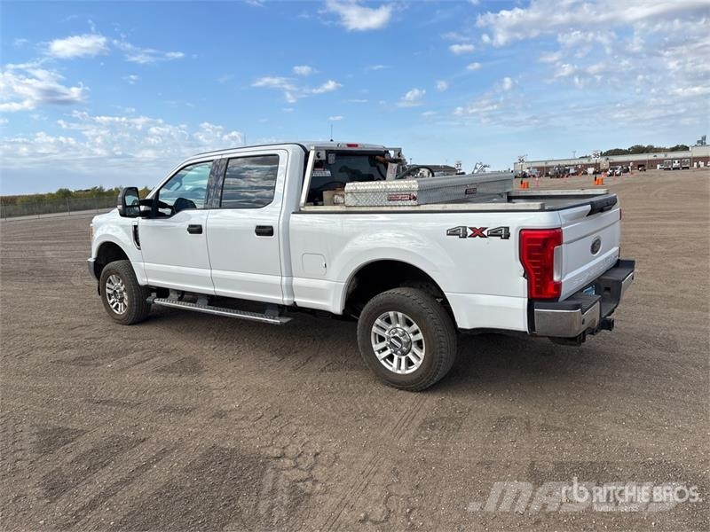 Ford F-250 XLT 4x4 Crew Cab Pickup Furgoni altro
