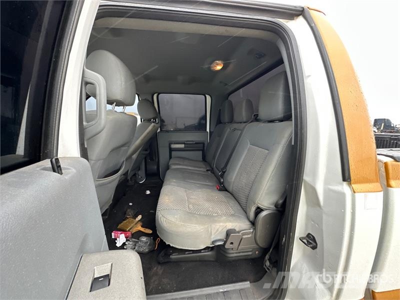 Ford F-250 XLT 4x4 Crew Cab Pickup Otros