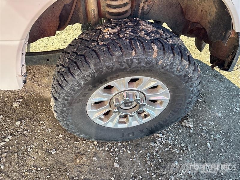 Ford F-250 XLT 4x4 Crew Cab Pickup Drugi