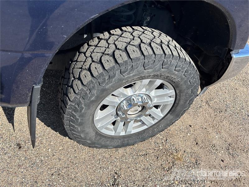 Ford F-250 XLT 4x4 Crew Cab Pickup Muu