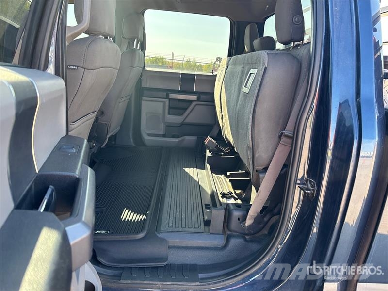 Ford F-250 XLT 4x4 Crew Cab Pickup Muu