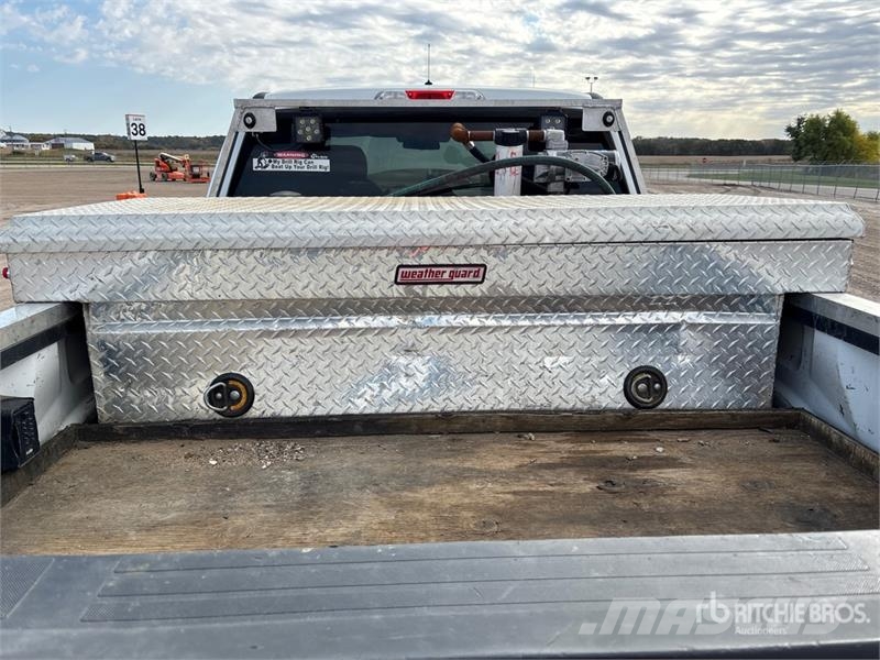 Ford F-250 XLT 4x4 Crew Cab Pickup Andere Transporter