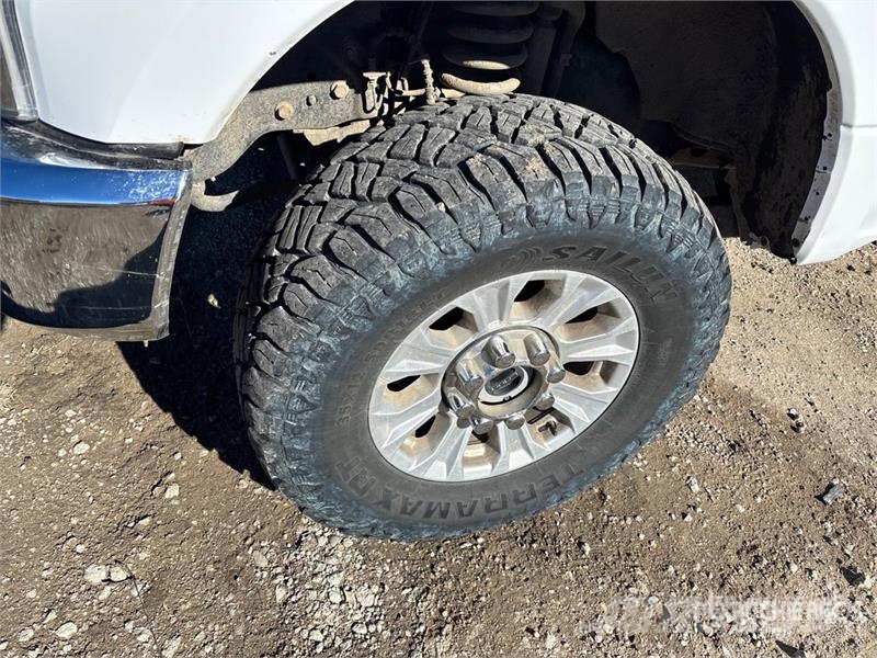 Ford F-250 XLT 4x4 Crew Cab Pickup Drugi