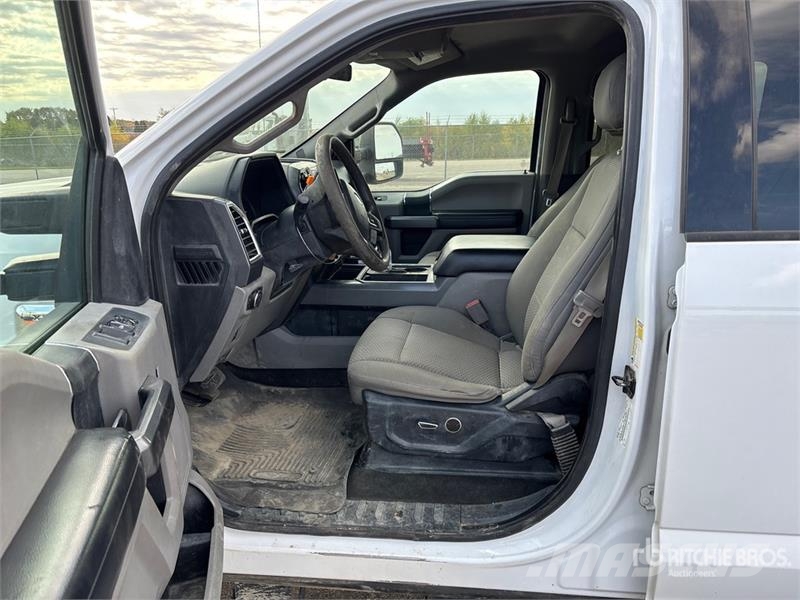 Ford F-250 XLT 4x4 Crew Cab Pickup Andere Transporter