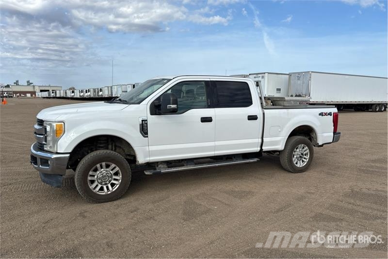 Ford F-250 XLT 4x4 Crew Cab Pickup Otras furgonetas