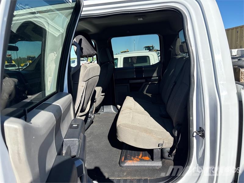 Ford F-250 XLT 4x4 Crew Cab Pickup Drugi