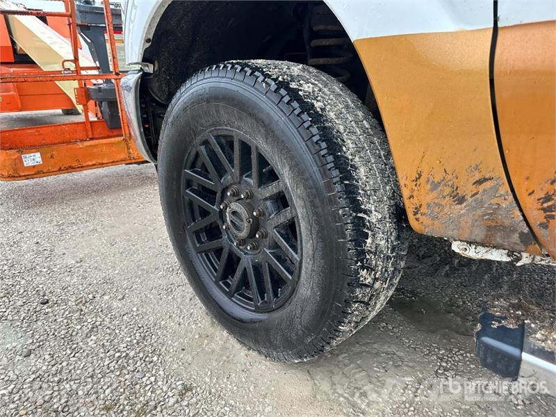 Ford F-250 XLT 4x4 Crew Cab Pickup Otros