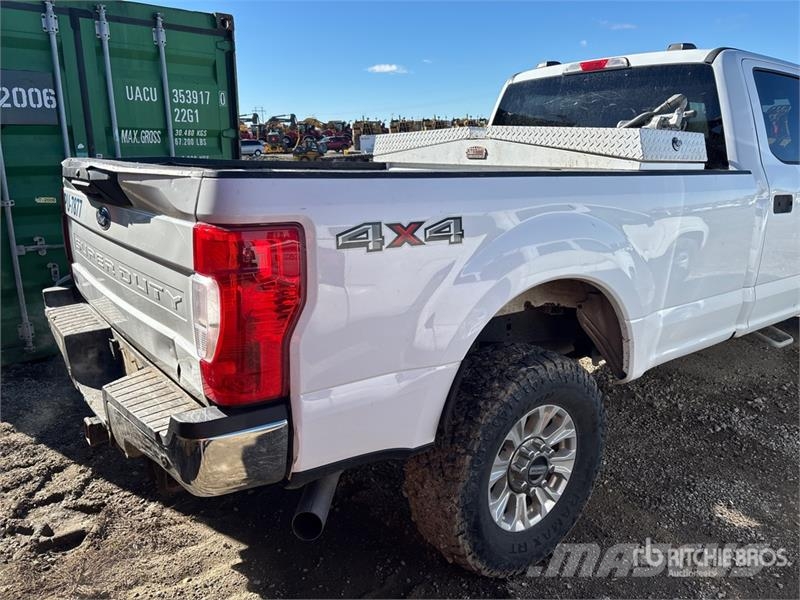 Ford F-250 XLT 4x4 Crew Cab Pickup Drugi