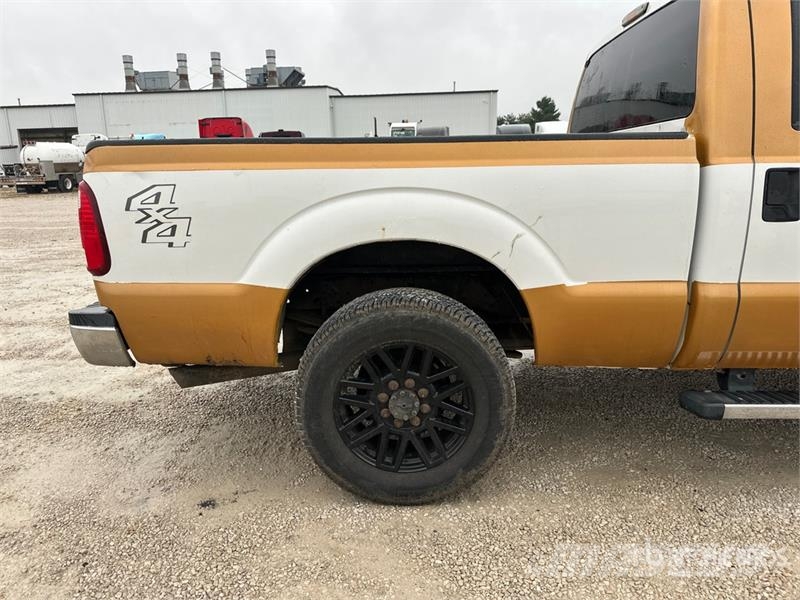Ford F-250 XLT 4x4 Crew Cab Pickup Otros