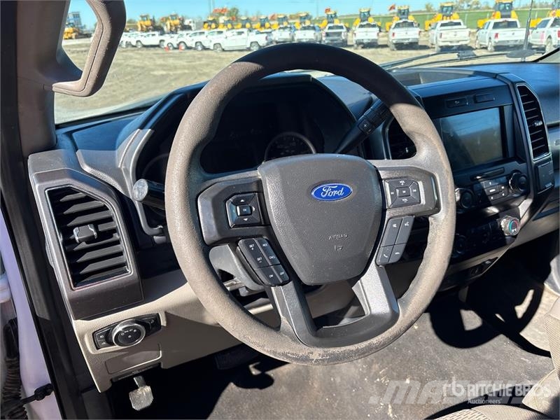 Ford F-250 XLT 4x4 Crew Cab Pickup Drugi