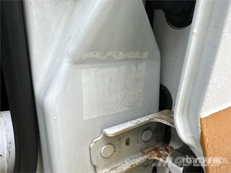 Ford F-250 XLT 4x4 Crew Cab Pickup Otros