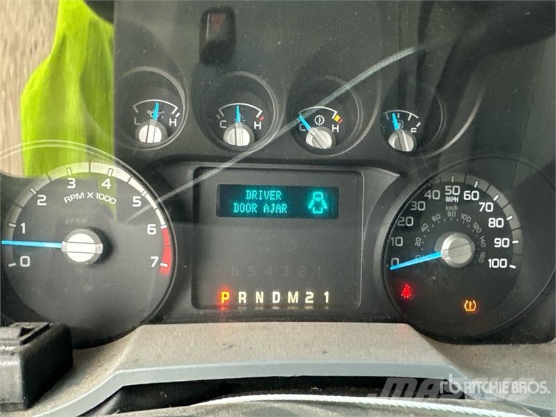 Ford F-250 XLT 4x4 Crew Cab Pickup Otros
