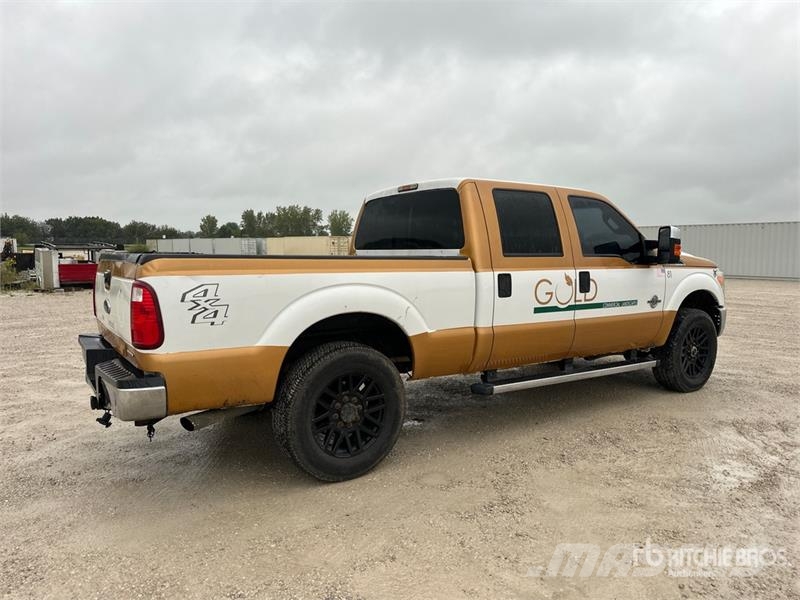 Ford F-250 XLT 4x4 Crew Cab Pickup Otros