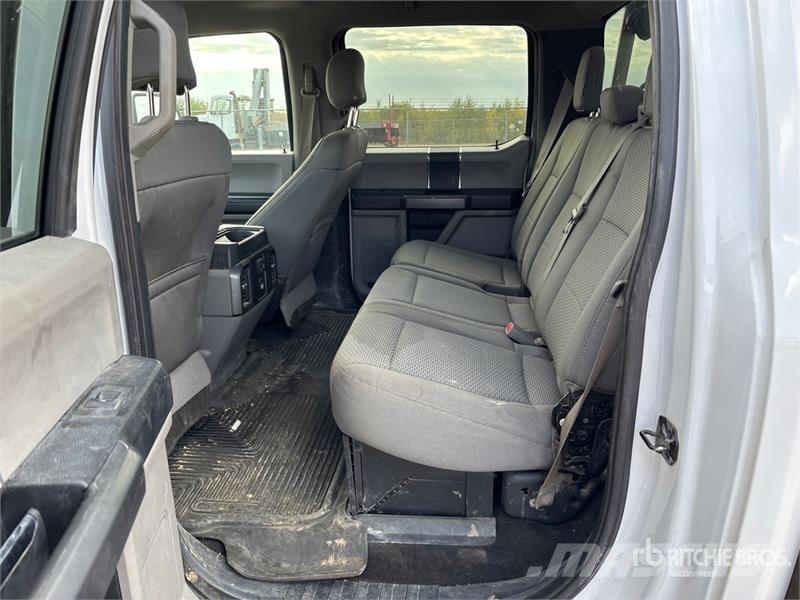 Ford F-250 XLT 4x4 Crew Cab Pickup Andere Transporter