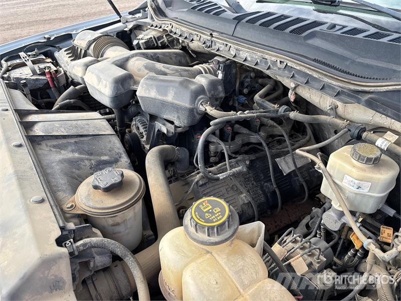 Ford F-250 XLT 4x4 Crew Cab Pickup Andere Transporter