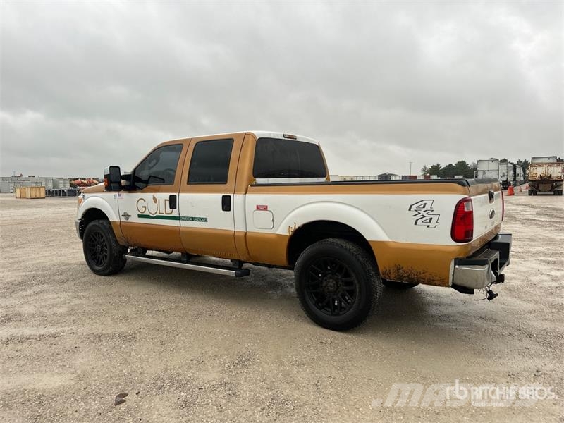 Ford F-250 XLT 4x4 Crew Cab Pickup Otros
