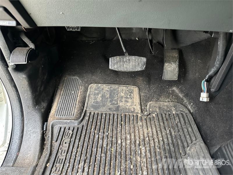 Ford F-250 XLT 4x4 Crew Cab Pickup Otros