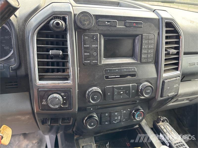 Ford F-250 XLT 4x4 Crew Cab Pickup Andere Transporter