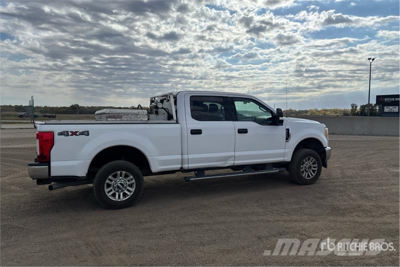 Ford F-250 XLT 4x4 Crew Cab Pickup Otras furgonetas