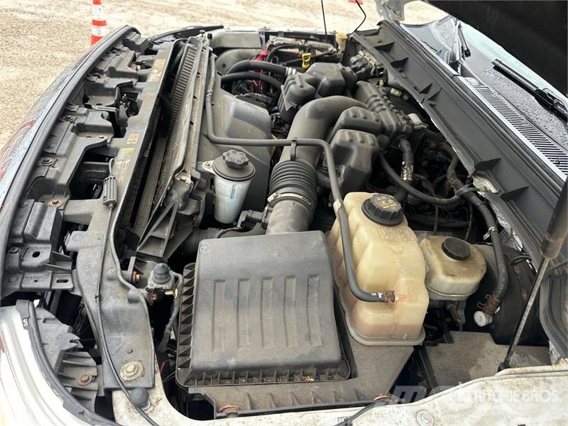 Ford F-250 XLT 4x4 Crew Cab Pickup Otros