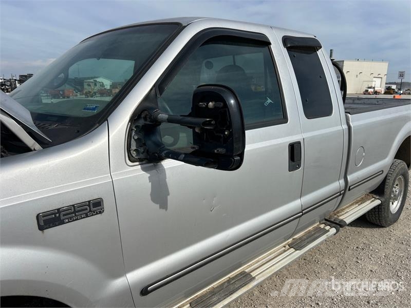 Ford F-250 XLT 4x4 Extended Cab Pickup أخرى