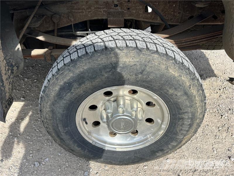 Ford F-250 XLT 4x4 Extended Cab Pickup أخرى