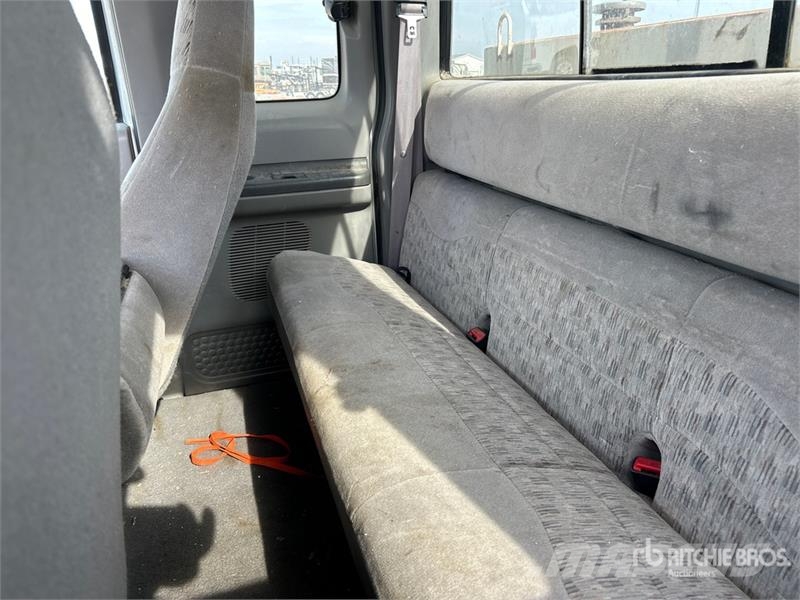 Ford F-250 XLT 4x4 Extended Cab Pickup أخرى