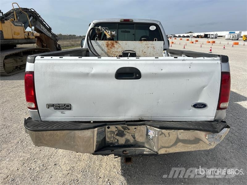 Ford F-250 XLT 4x4 Extended Cab Pickup أخرى