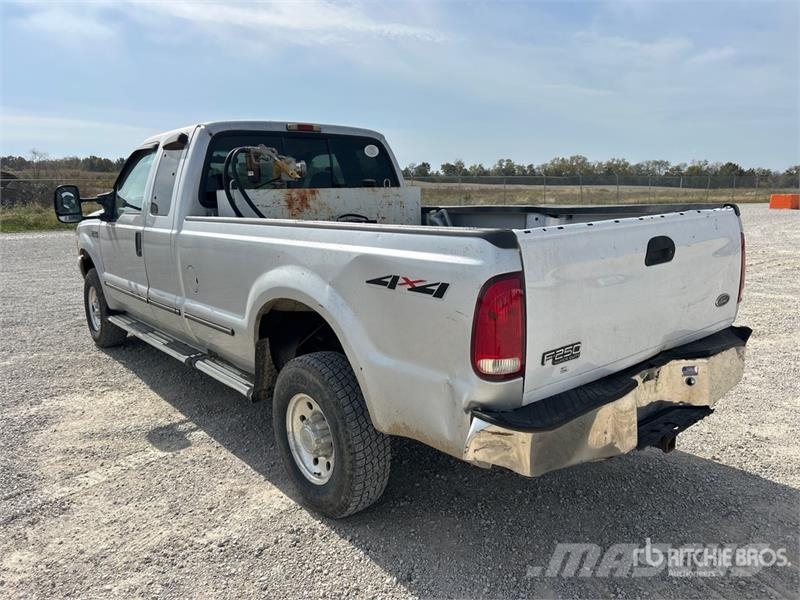 Ford F-250 XLT 4x4 Extended Cab Pickup أخرى