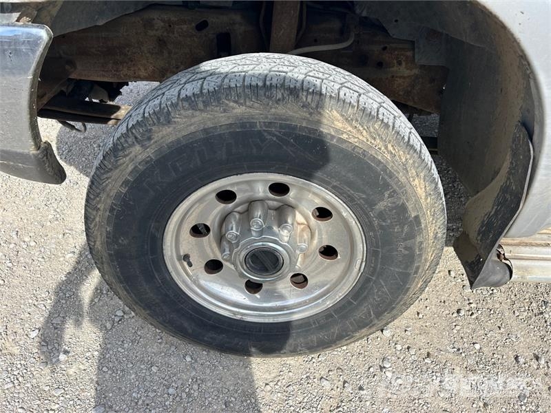 Ford F-250 XLT 4x4 Extended Cab Pickup أخرى