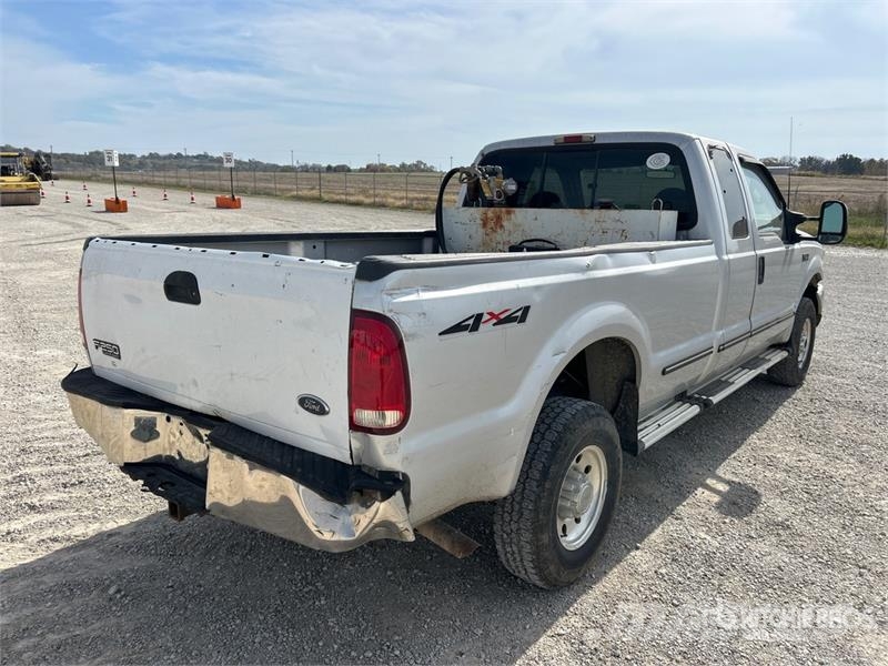 Ford F-250 XLT 4x4 Extended Cab Pickup أخرى