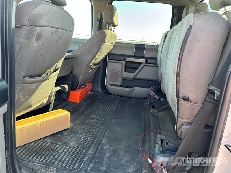 Ford F-350 Грузовики-платформы/боковая разгрузка