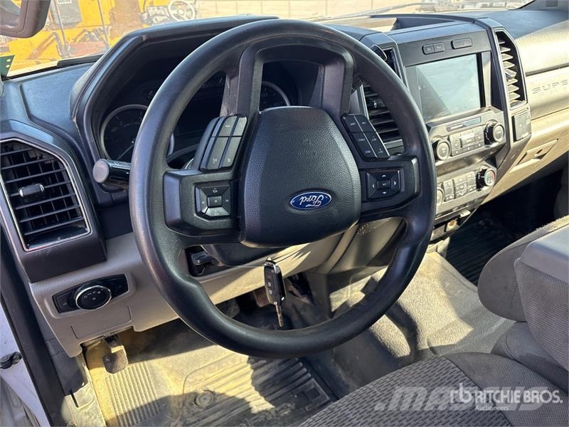 Ford F-350 Грузовики-платформы/боковая разгрузка