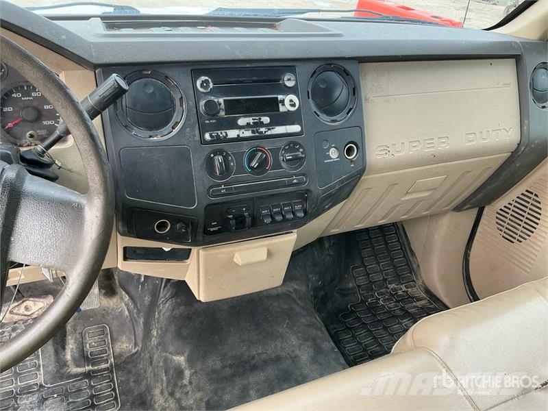 Ford F-350 Pritschenwagen/Pritschenwagen mit Seitenklappe