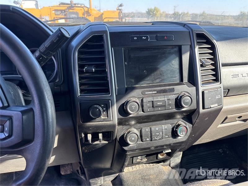 Ford F-350 Грузовики-платформы/боковая разгрузка