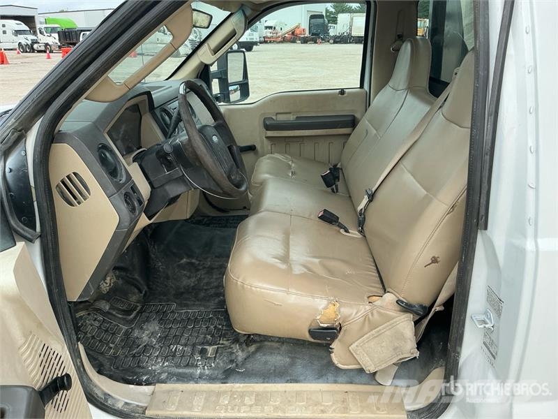Ford F-350 Pritschenwagen/Pritschenwagen mit Seitenklappe