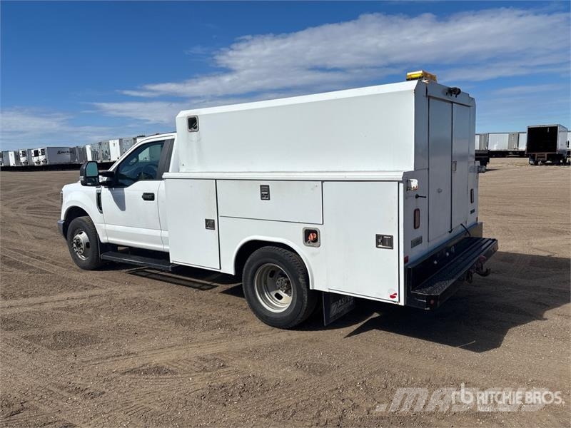 Ford F-350 4x2 Utility Truck 皮卡.傳統半斗卡車/側卸板