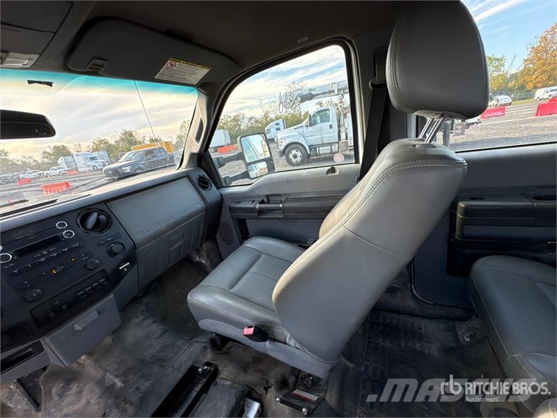 Ford F-350 4x4 Crew Cab Pickup 其他