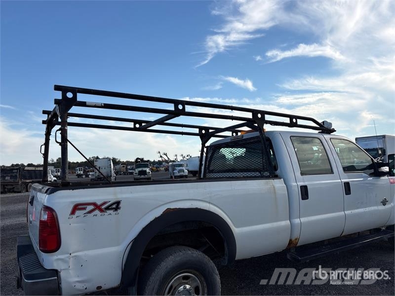 Ford F-350 4x4 Crew Cab Pickup 其他