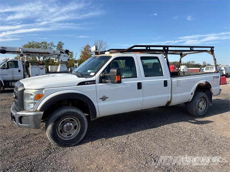 Ford F-350 4x4 Crew Cab Pickup 其他