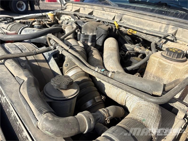 Ford F-350 4x4 Crew Cab Pickup 其他