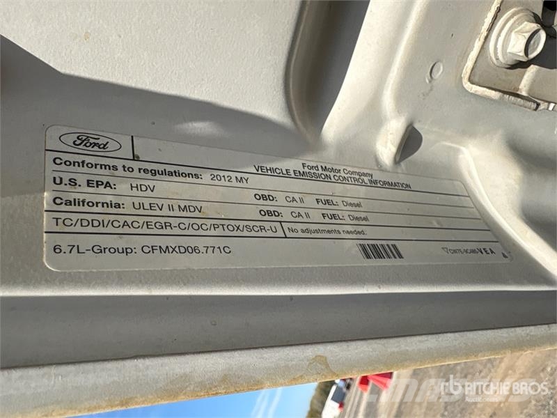 Ford F-350 4x4 Crew Cab Pickup 其他