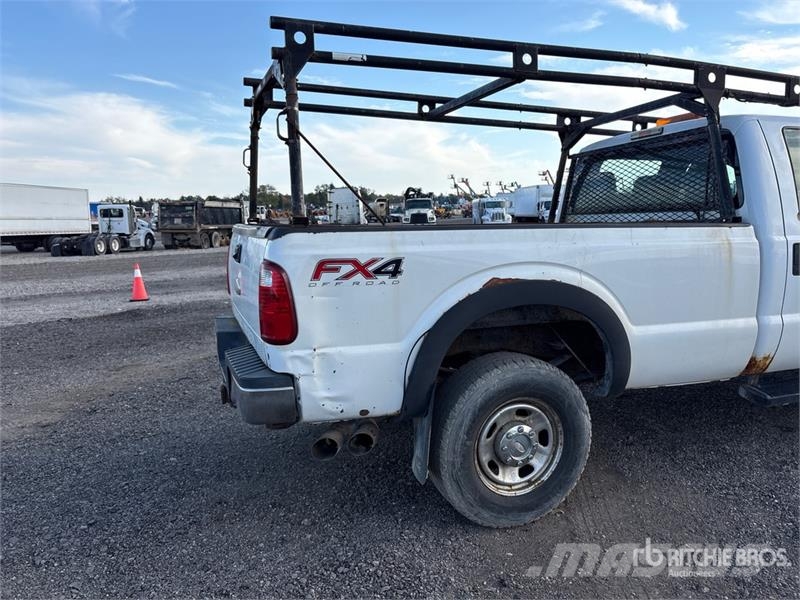 Ford F-350 4x4 Crew Cab Pickup 其他