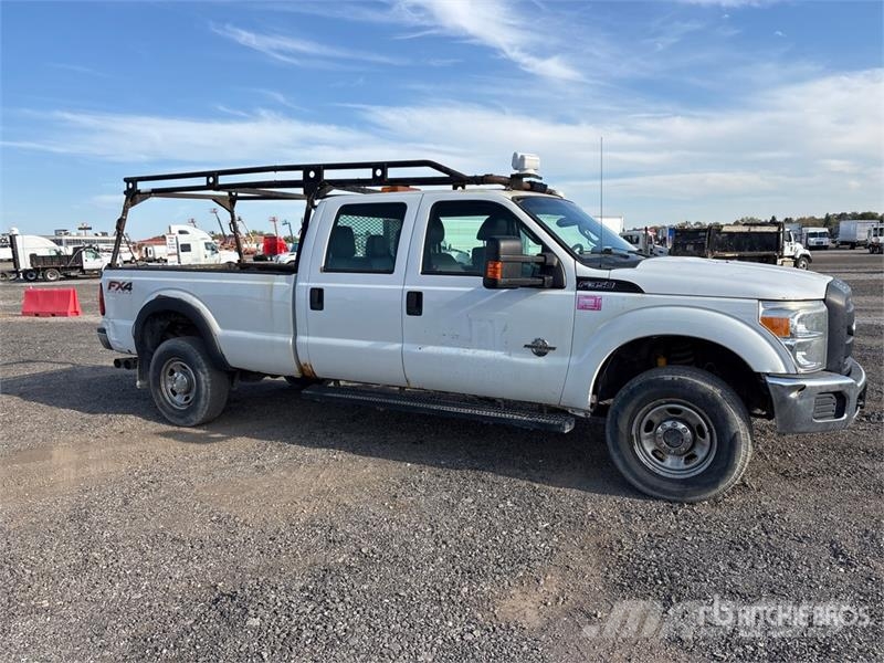 Ford F-350 4x4 Crew Cab Pickup 其他