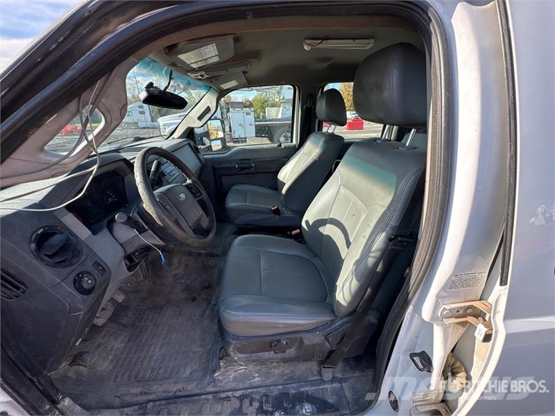 Ford F-350 4x4 Crew Cab Pickup 其他